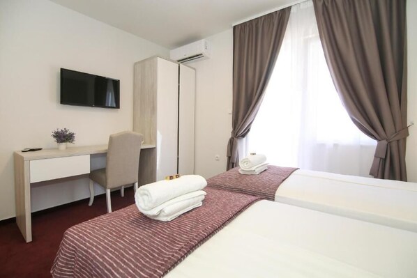 4 bedrooms, internet - Location, Community, Quality Living. It Stars here! (Split)