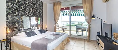 In-room safe, desk, iron/ironing board, WiFi