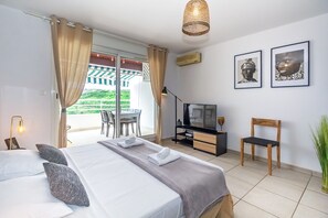 In-room safe, desk, iron/ironing board, WiFi