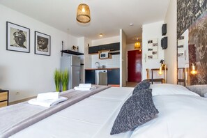 Zimmersafe, Schreibtisch, Bügeleisen/Bügelbrett, WLAN