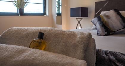 SA Today Apartments Farnborough with Fibre Wi-Fi & Netflix