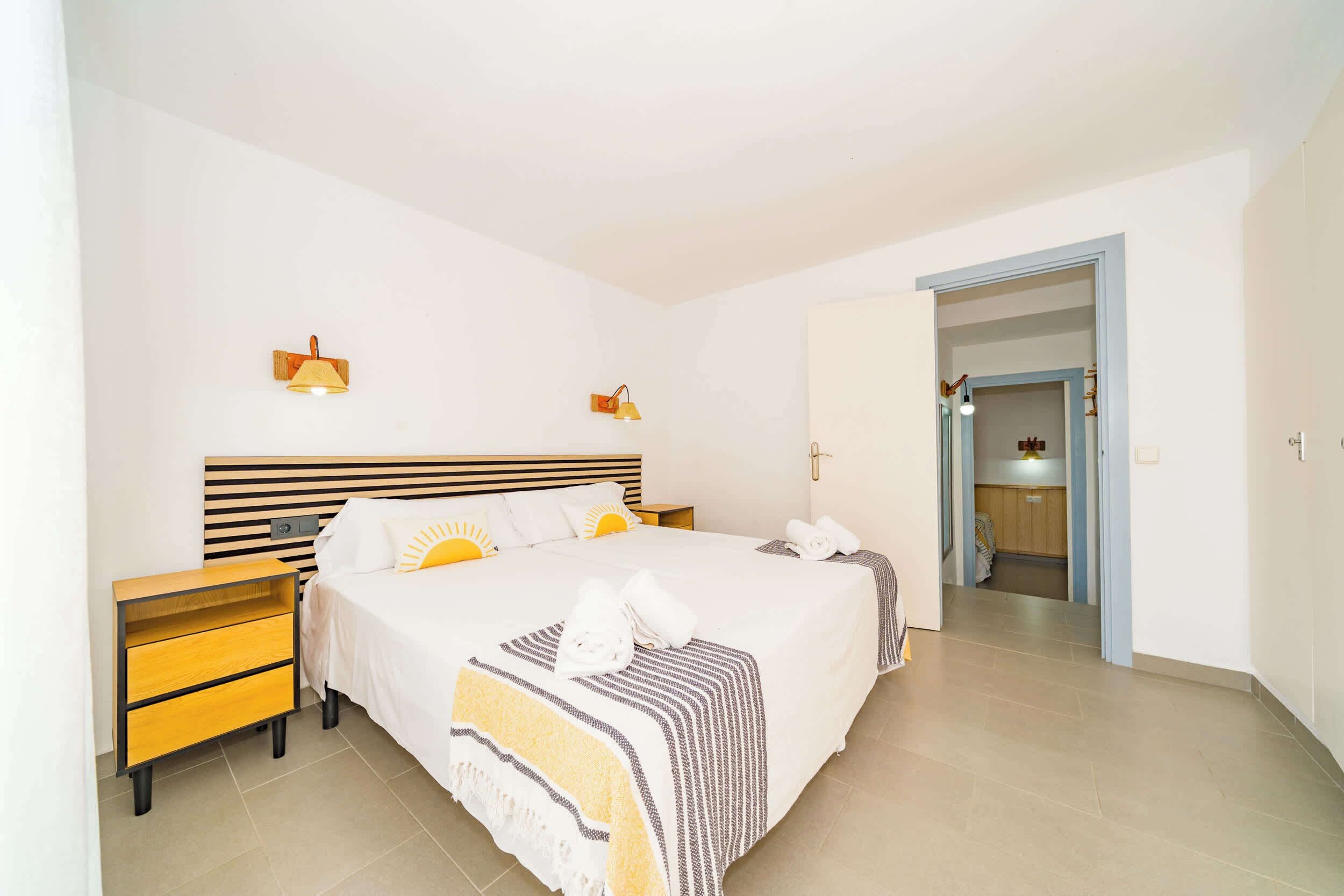 3 slaapkamers, een strijkplank/strijkijzer, gratis wifi, beddengoed