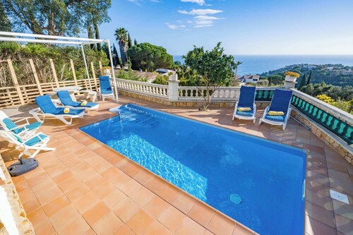 Villa Vista | Amazing Sea Views Pool BBQ Air Conditioning Ideal for Families