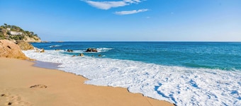 Villa Vista | Amazing Sea Views Pool BBQ Air Conditioning Ideal for Families