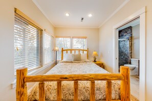 5 bedrooms, iron/ironing board, Internet, bed sheets