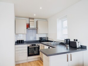 Appartamento | Cucina privata | Frigorifero, microonde, forno, piano cottura