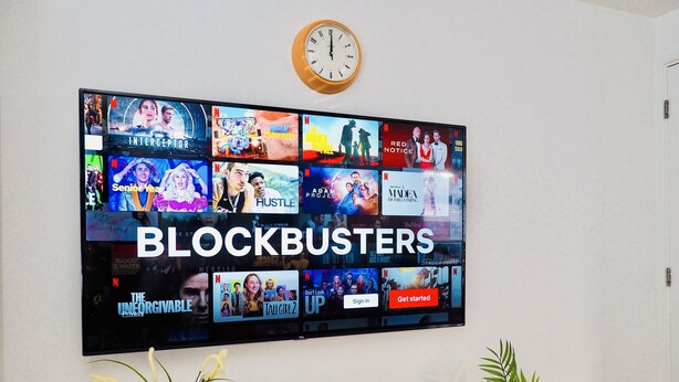 32-inch flat-screen TV with digital channels, TV, Netflix - SA Today Apartments Guildford (Guildford)