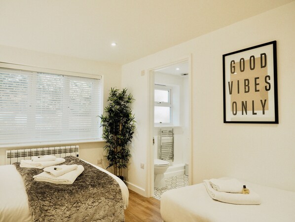 1 bedroom, individually decorated, individually furnished, free WiFi