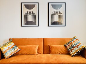 Appartamento | Area soggiorno | TV a schermo piatto 32 pollici con canali digitali, TV, Netflix