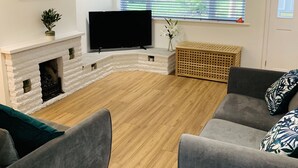 City House | Living area - SA Today Farnham with Fibre Wi-Fi & Netflix (Farnham)