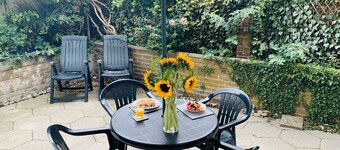 SA Today Farnham with Fibre Wi-Fi & Netflix