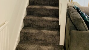 Staircase - SA Today Farnham with Fibre Wi-Fi & Netflix (Farnham)