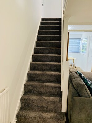 Staircase - SA Today Farnham with Fibre Wi-Fi & Netflix (Farnham)