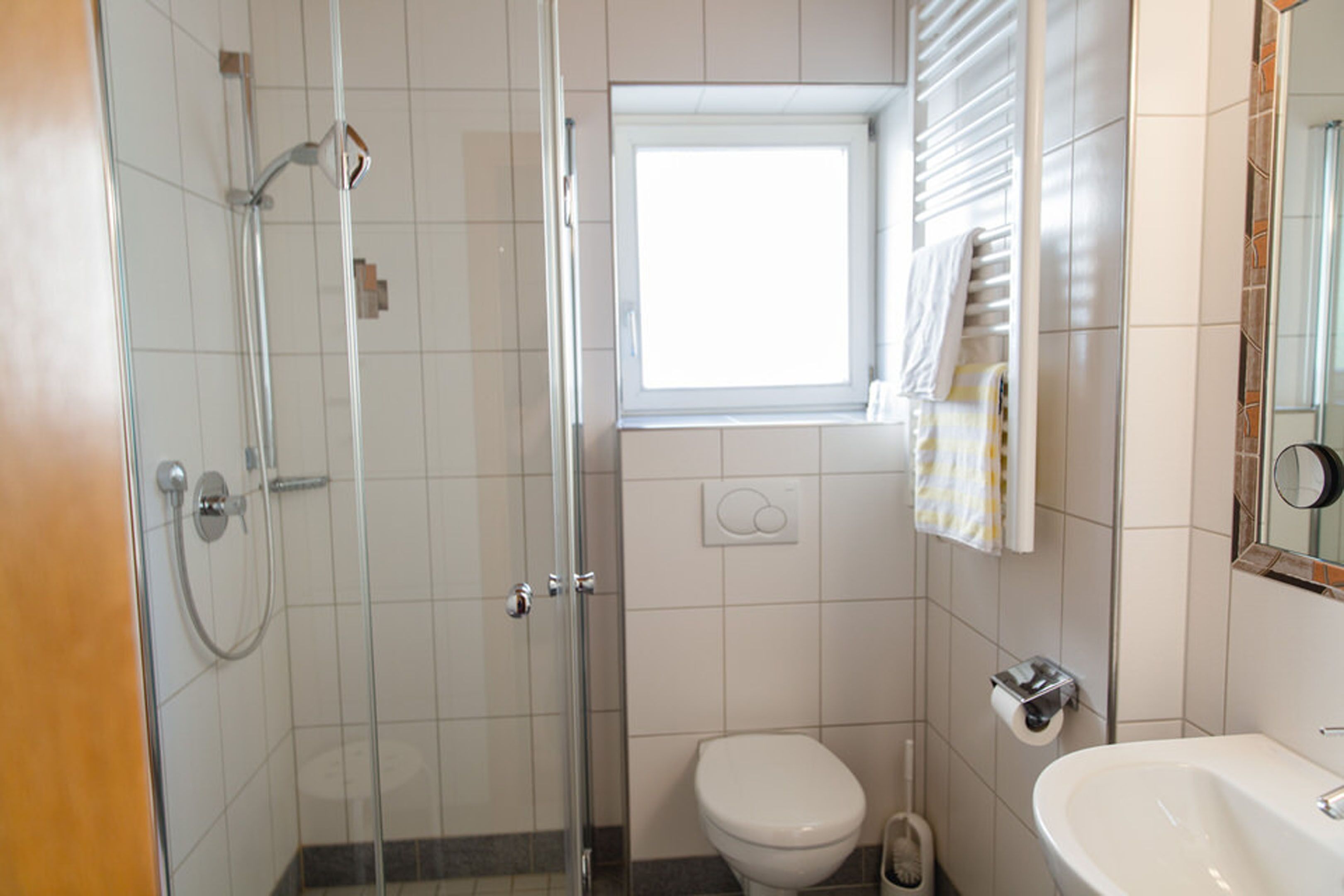 Dusche, Haartrockner, Handtücher