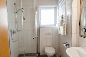 Shower, hair dryer, towels - Herrenschenke-Café Eiring (Koenigsberg in Bayern)
