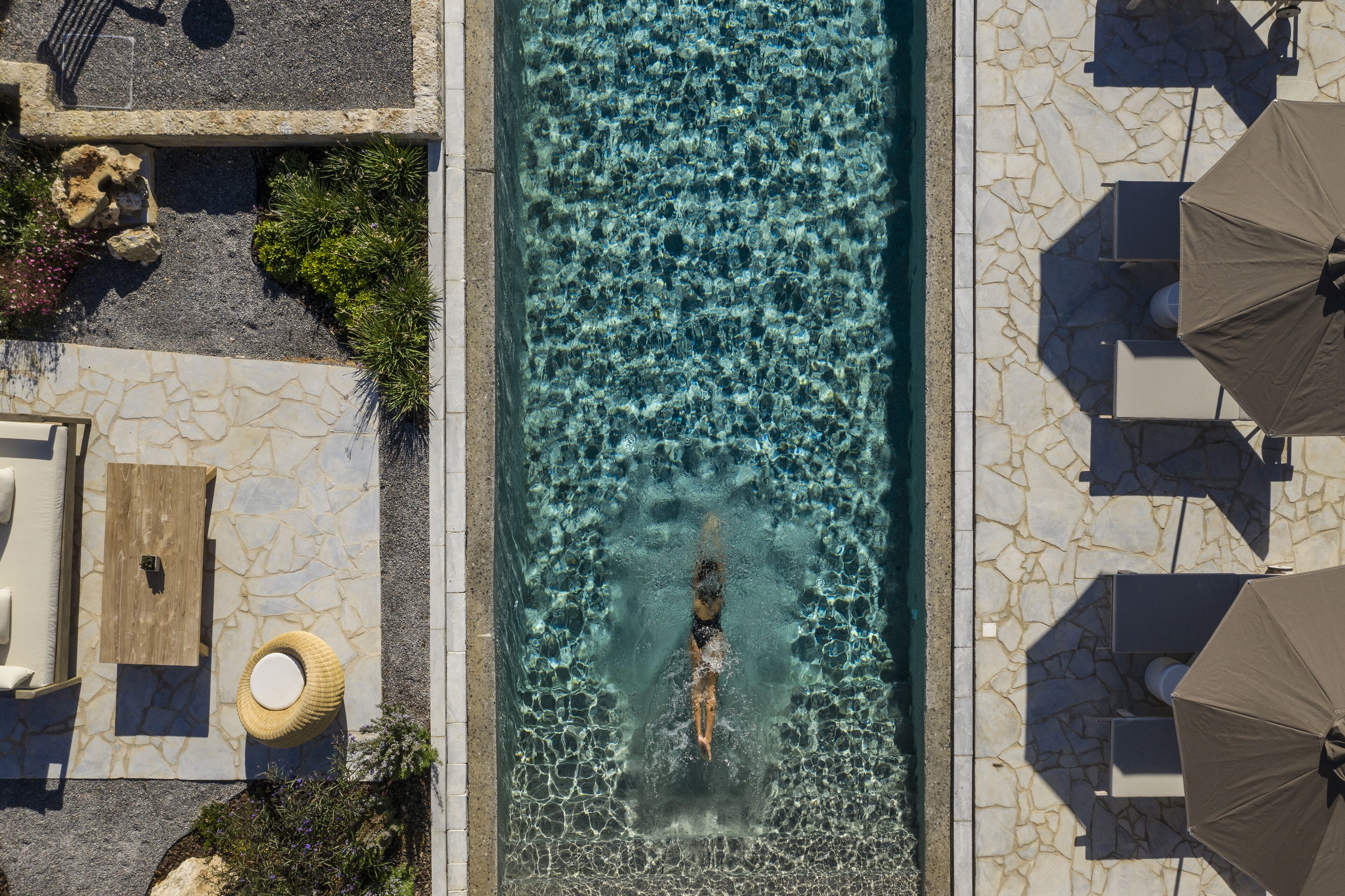 2 outdoor pools