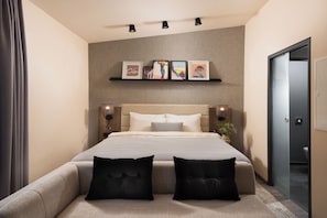 Studio | Hochwertige Bettwaren, Zimmersafe, Bügeleisen/Bügelbrett