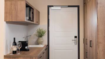 Estudio | Cocina privada | Frigorífico, lavavajillas, máquina de café espresso y hervidor eléctrico