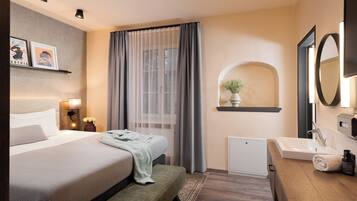 One Bedroom Apartment Open Plan | 1 bedroom, premium bedding, in-room safe, iron/ironing board