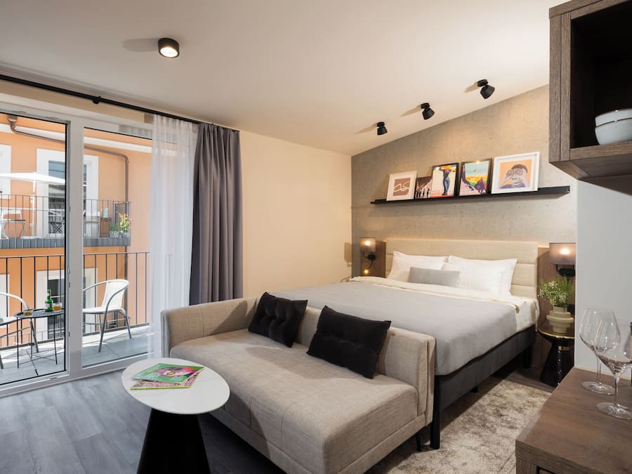 Studio | Premium bedding, in-room safe, iron/ironing board, free WiFi