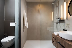 Studio | Bathroom