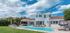 حمّام سباحة خارجي، حمّام سباحة مُدفَّأ