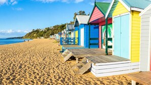 Beach nearby - Valentine Sandcastles: Your Group Beach Escape! (Rye)