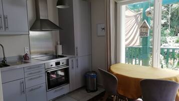 Réfrigérateur, four, plaque de cuisson, cafetiÚre/bouilloire