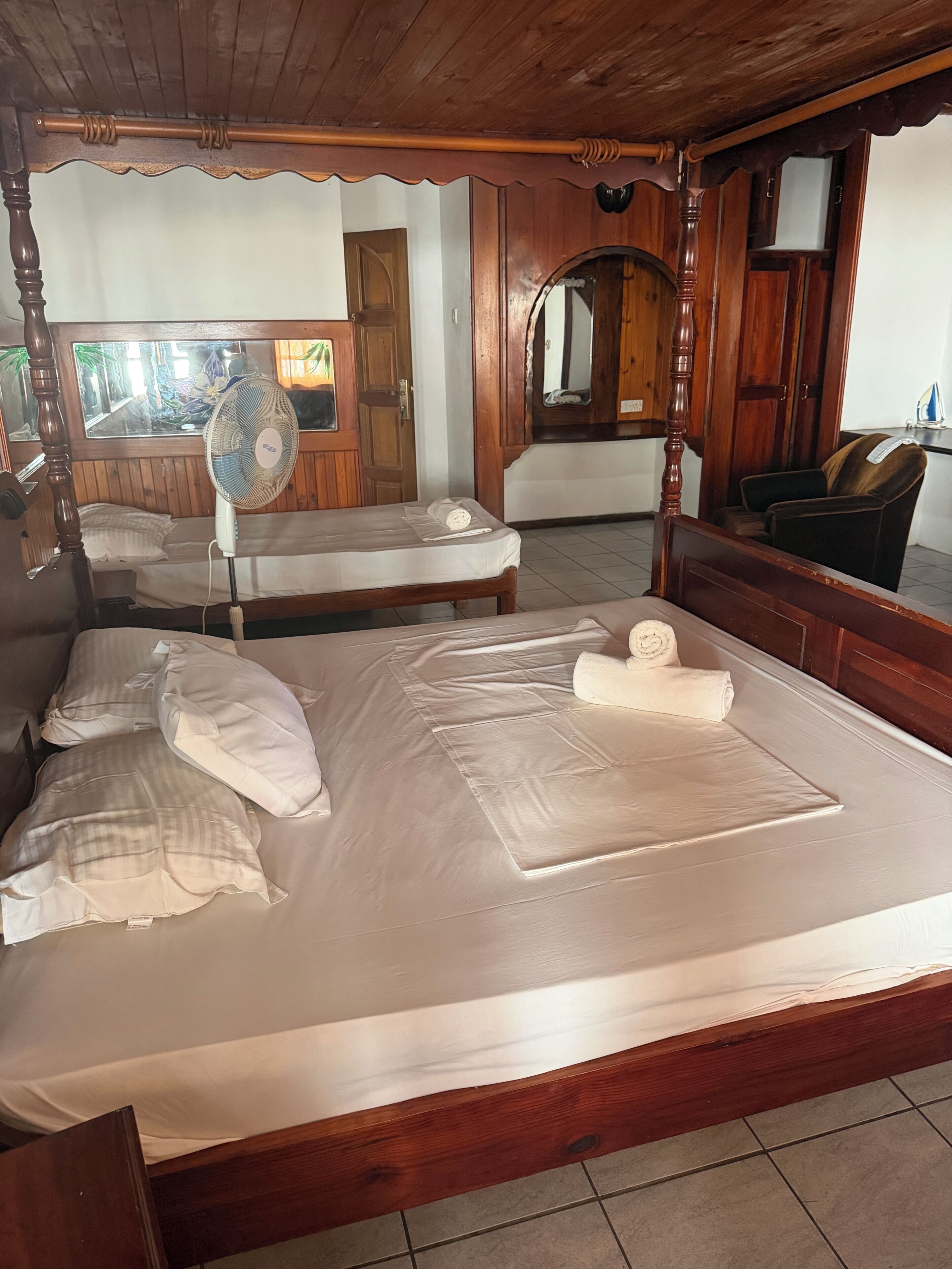 1 quarto, berço de viagem, Wi-Fi de cortesia, roupa de cama