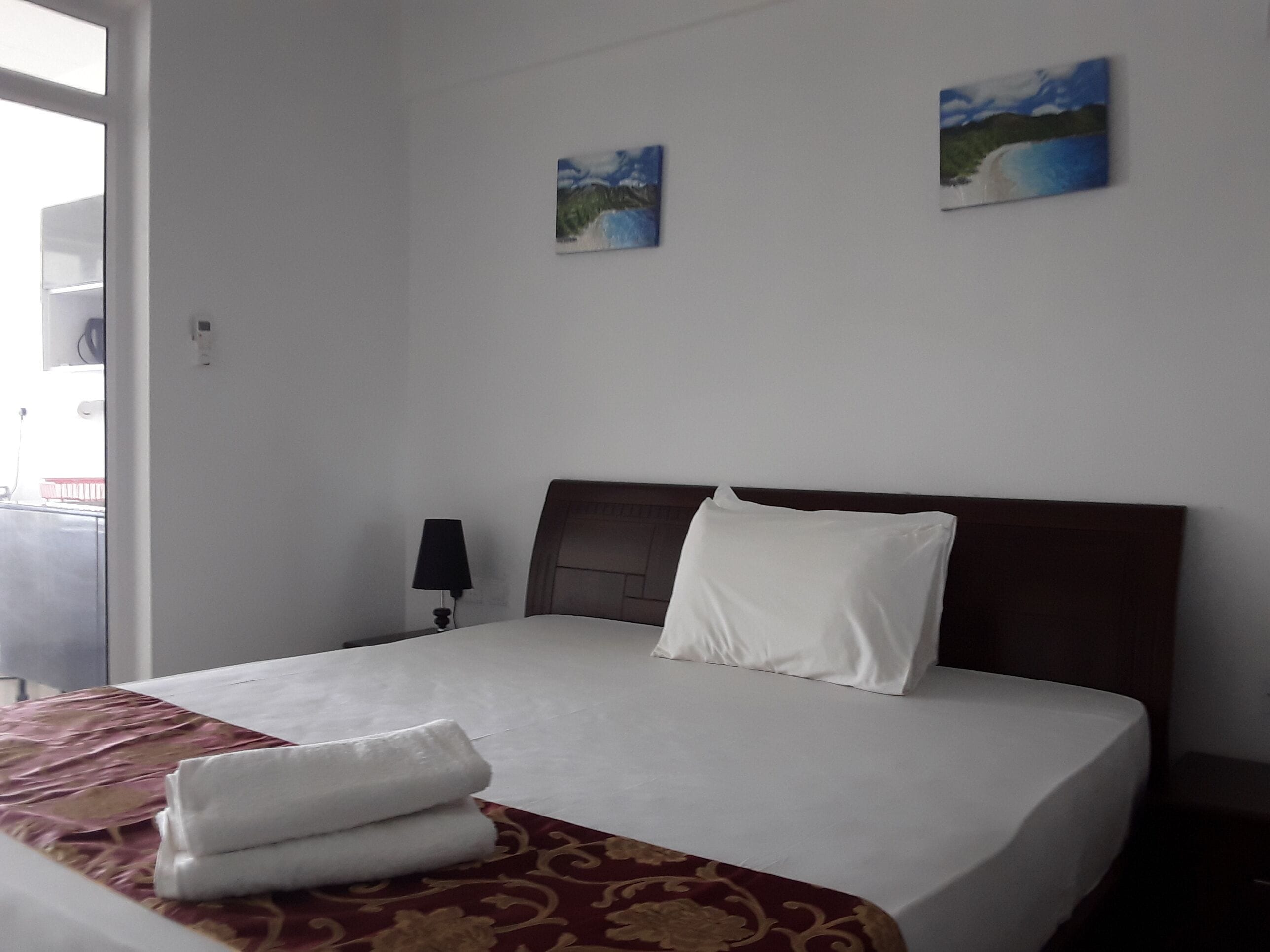 1 chambre, lit parapluie, Wi-Fi gratuit, draps fournis