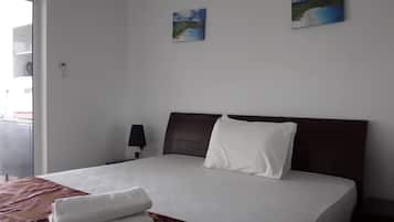 1 chambre, lit parapluie, Wi-Fi gratuit, draps fournis
