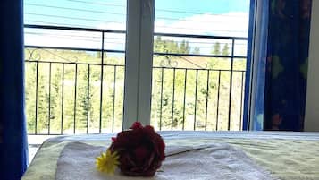 Family Apartment | Premium bedding, free WiFi, bed sheets