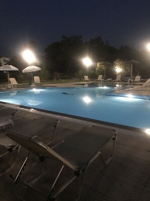 Seasonal outdoor pool - Banos apartments and swimming  pool (Corfu)