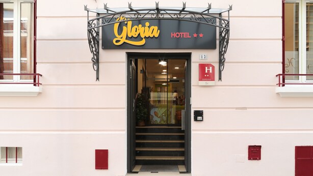 A hotel entrance with a sign reading "Gloria HOTEL". - Hôtel GLORIA (Grenoble)