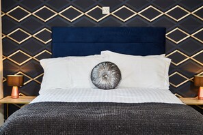 Premium-Apartment, eigenes Bad, Blick auf den Jachthafen (3 -Bedroom Lux Apartment) | 1 Schlafzimmer