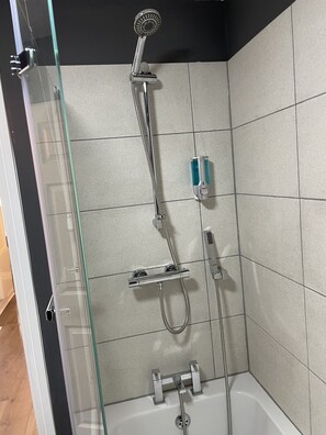 Departamento de lujo, baño privado, vista a la marina (2-Bedroom Lux Apartment) | Baño