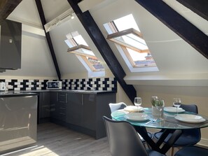 Luxury Studio, Ensuite, Harbour View (Penthouse) | Dining - Whitby Bridge Luxury Apartments (Whitby)