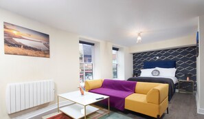 Premium Apartment, Private Bathroom, Marina View (3 -Bedroom Lux Apartment) | Lounge - Whitby Bridge Luxury Apartments (Whitby)