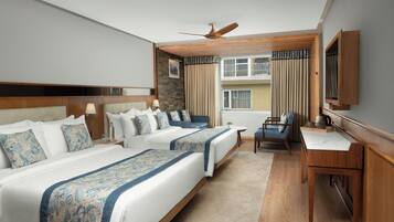 Suite, 2 camas de matrimonio (No View) | Ropa de cama de alta calidad, caja fuerte, escritorio