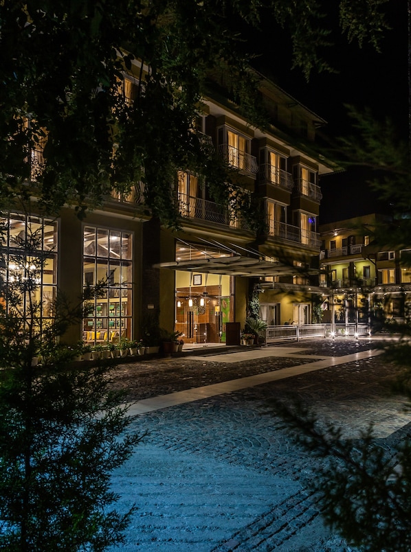 Vista frontal de la propiedad