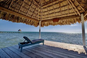 Property grounds - Beachfront. Close to Secret Beach. Kayaks. Bikes. Pool. Paddleboards. 4BDR (San Pedro)