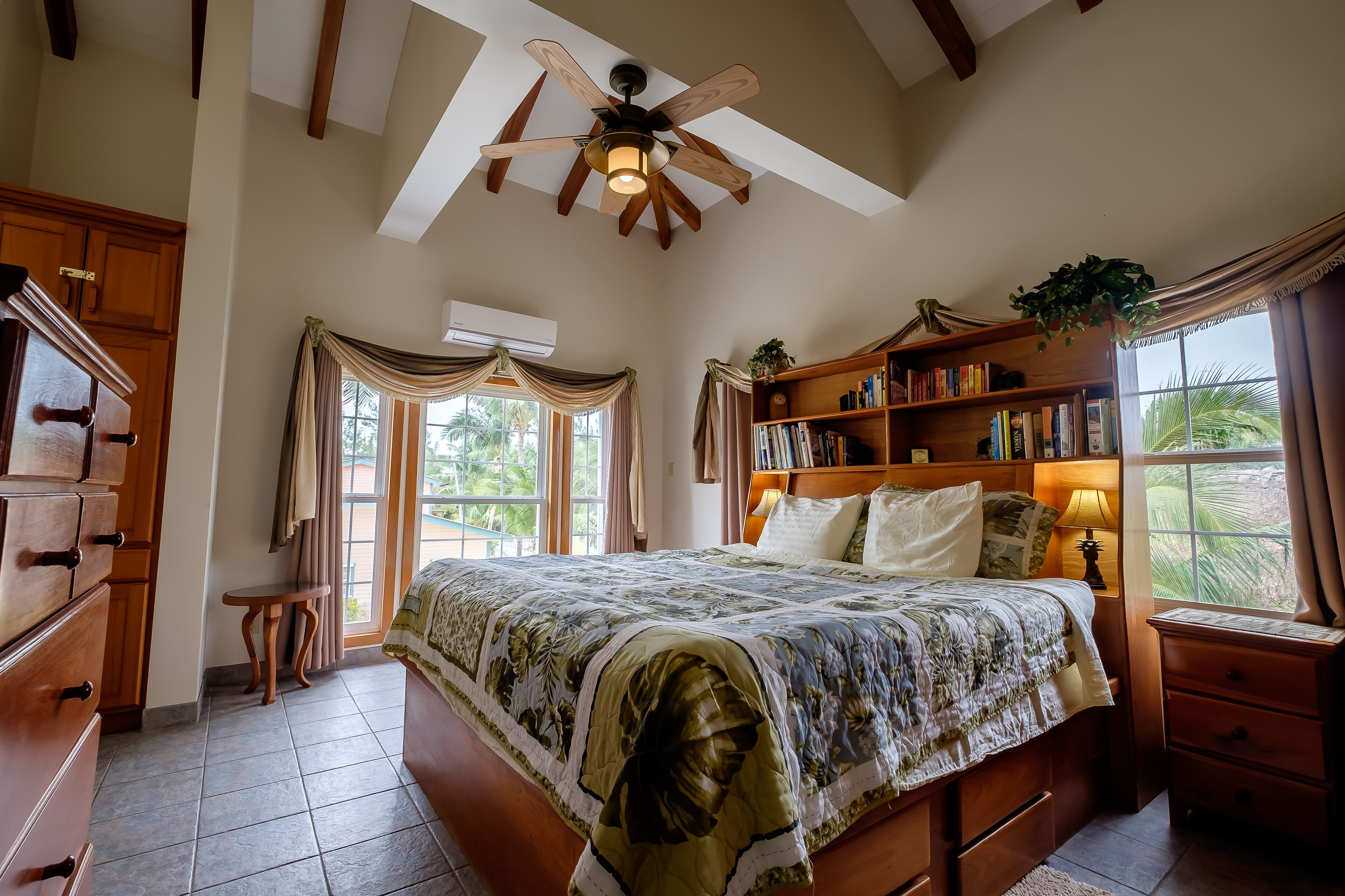 4 間睡房、熨斗/熨衫板、可攜式嬰兒床、免費 Wi-Fi