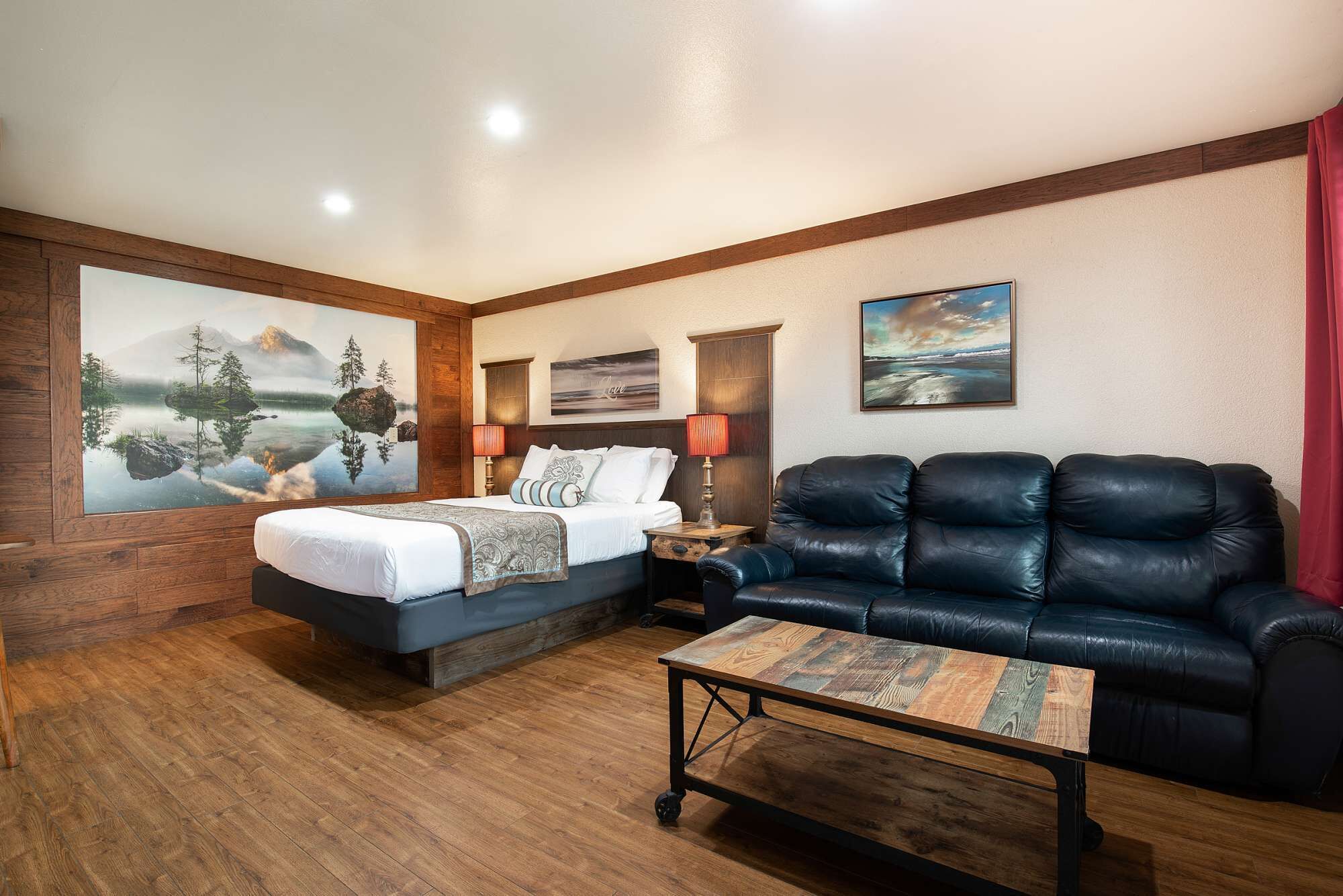 1 bedroom, desk, iron/ironing board, WiFi