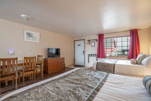 2 habitaciones, escritorio, tabla de planchar con plancha y wifi 