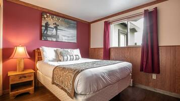 1 bedroom, desk, iron/ironing board, WiFi