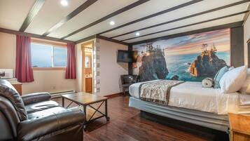 1 habitación, escritorio, tabla de planchar con plancha y wifi