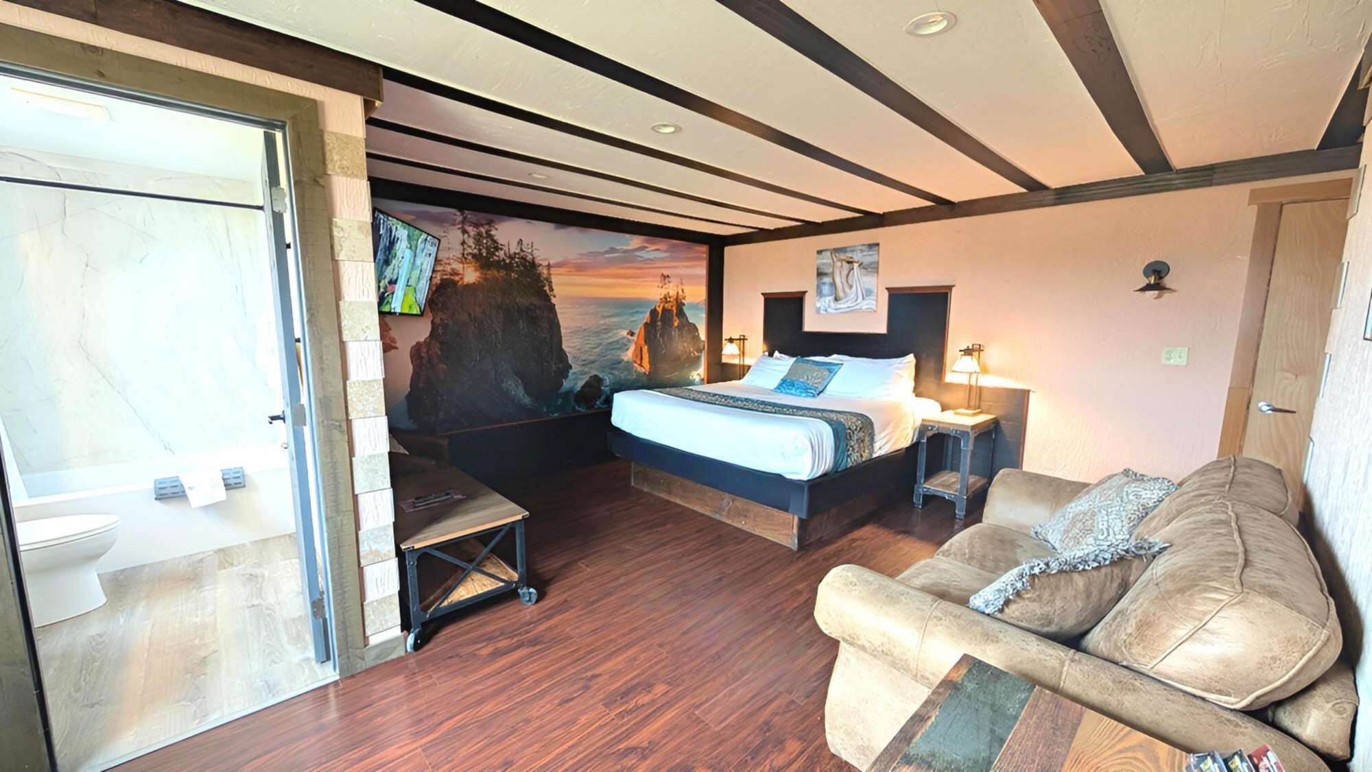 1 bedroom, desk, iron/ironing board, WiFi