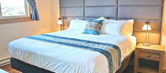 Misty Harbor - 1 Bedroom Suite with 1 King and 1 Queen Bed at Wanderlust Inn, Pet Friendly
