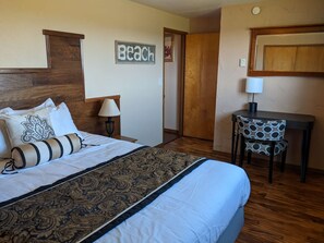 1 bedroom, desk, iron/ironing board, WiFi