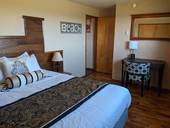 1 bedroom, desk, iron/ironing board, WiFi